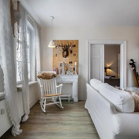 Doris Apartment Viol