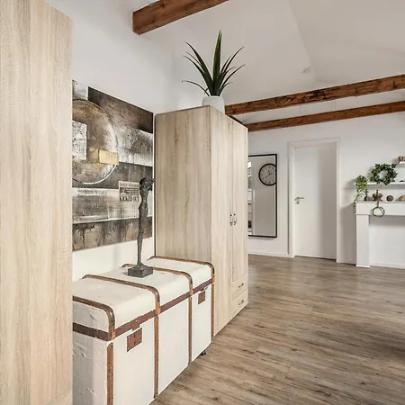 Doris Apartment Viol
